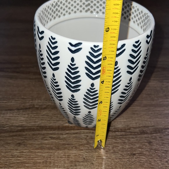 Allen & Roth Blue & White Ceramic Pot - Picture 2 of 5